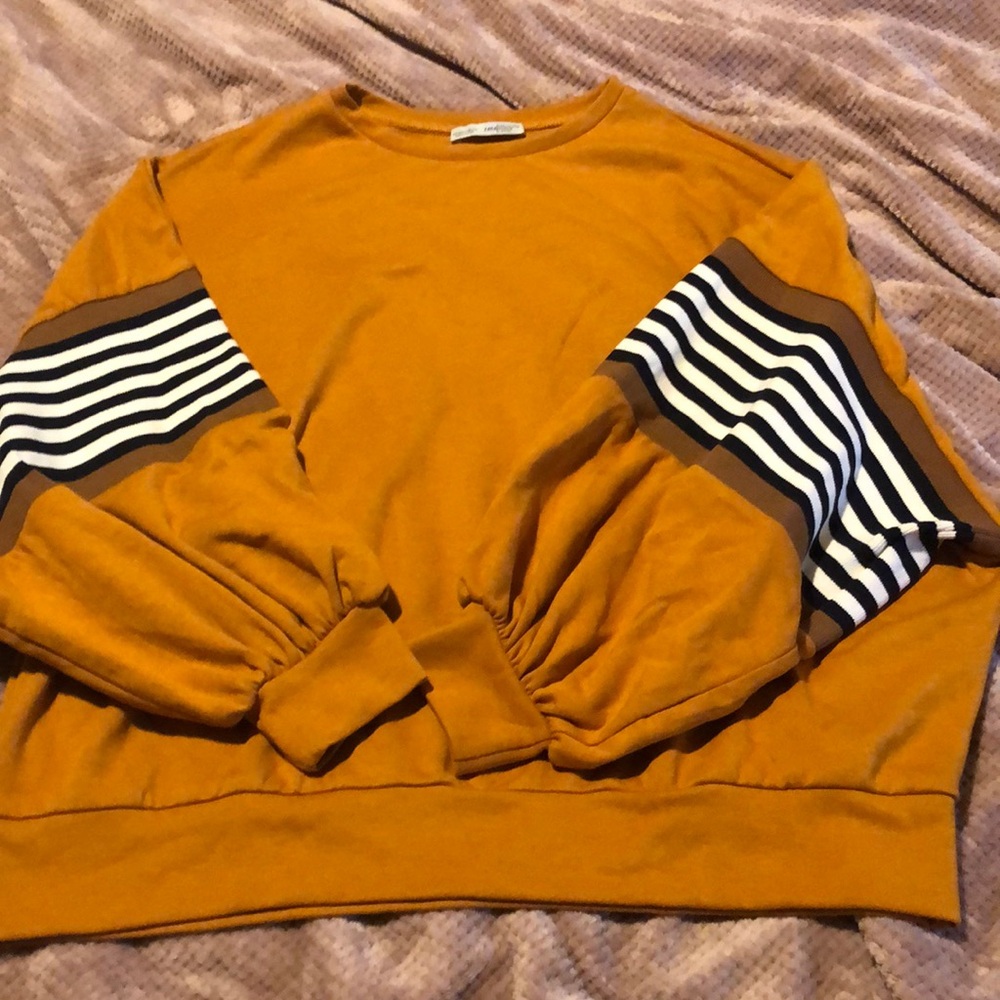 A Zara mustard color balloon sleeve shirt size size small.